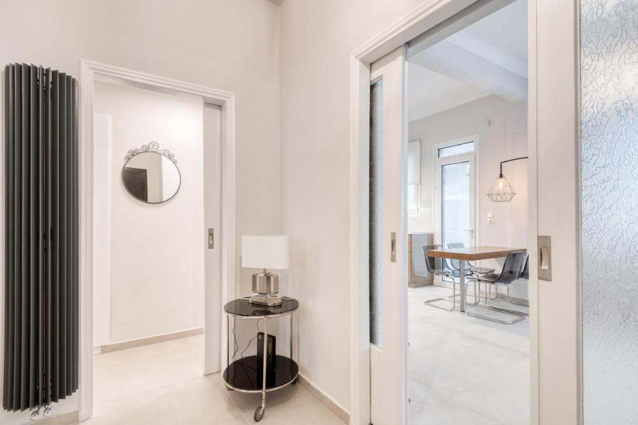Modern 2-Bedroom Apt, 200M From The Acropolis アテネ エクステリア 写真