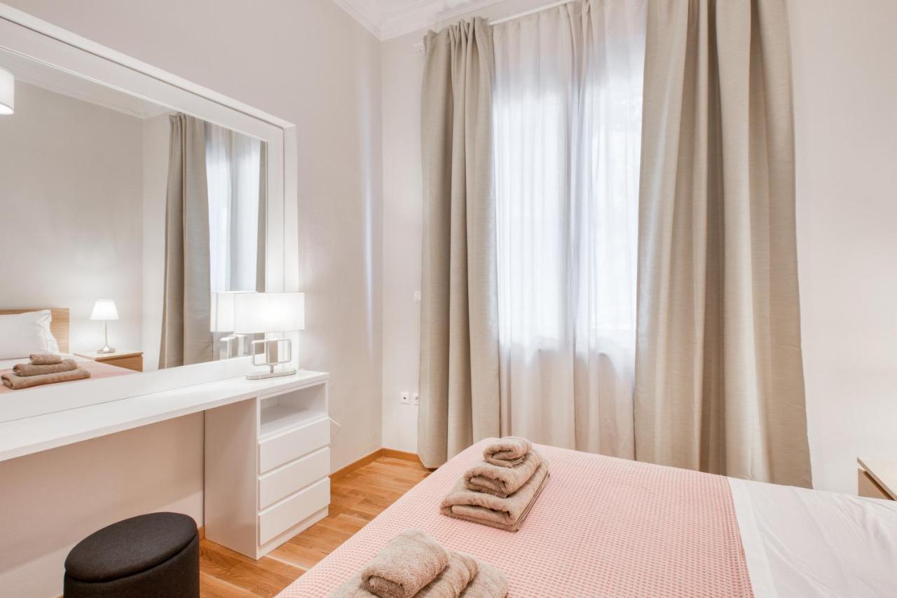 Modern 2-Bedroom Apt, 200M From The Acropolis アテネ エクステリア 写真