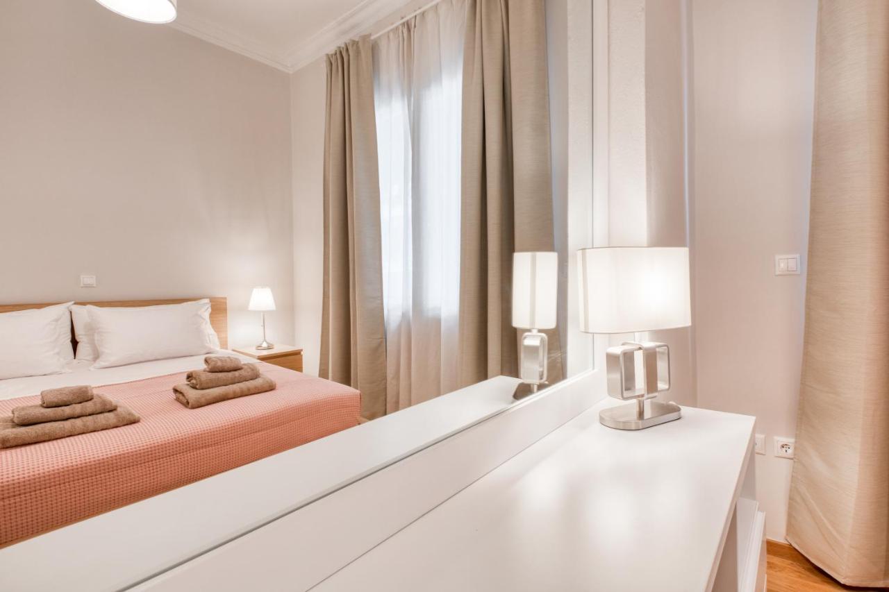 Modern 2-Bedroom Apt, 200M From The Acropolis アテネ エクステリア 写真
