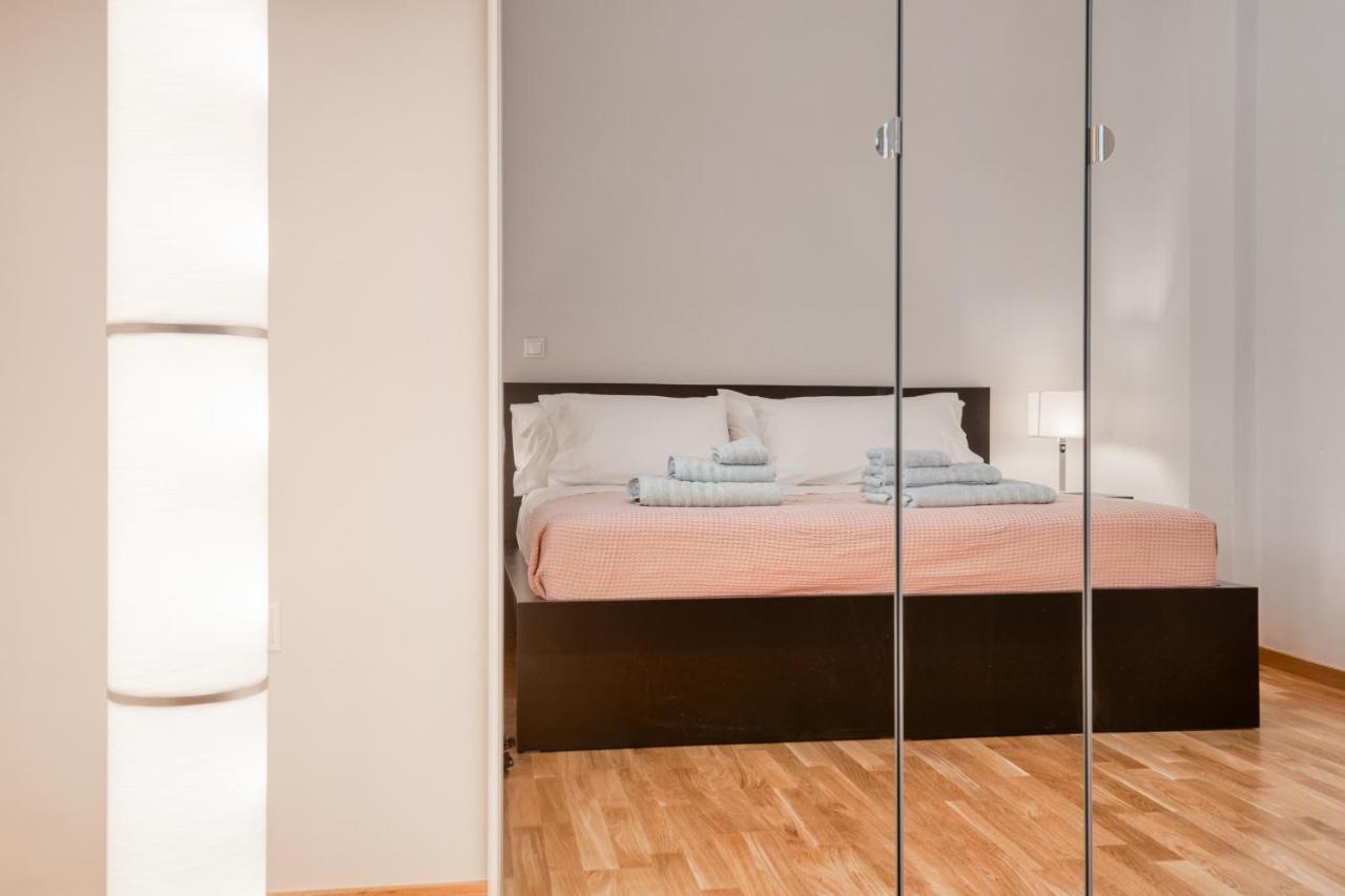 Modern 2-Bedroom Apt, 200M From The Acropolis アテネ エクステリア 写真