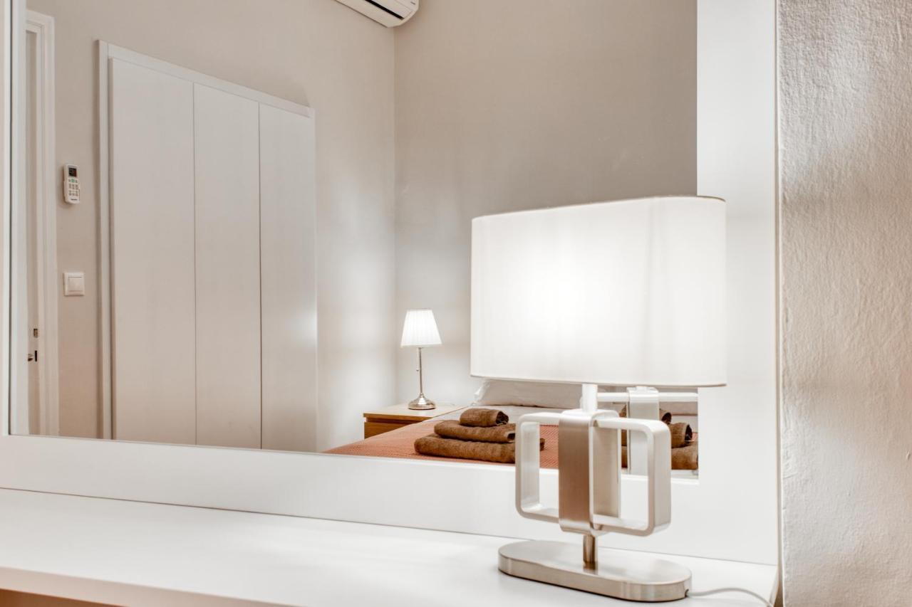 Modern 2-Bedroom Apt, 200M From The Acropolis アテネ エクステリア 写真