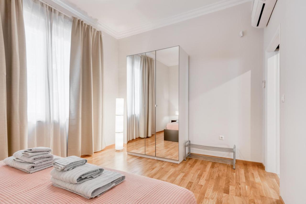 Modern 2-Bedroom Apt, 200M From The Acropolis アテネ エクステリア 写真