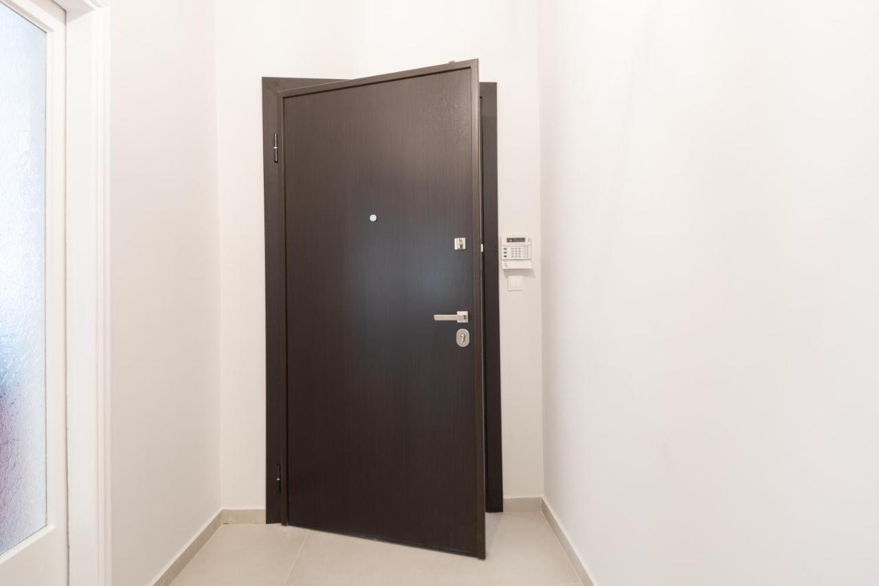 Modern 2-Bedroom Apt, 200M From The Acropolis アテネ エクステリア 写真