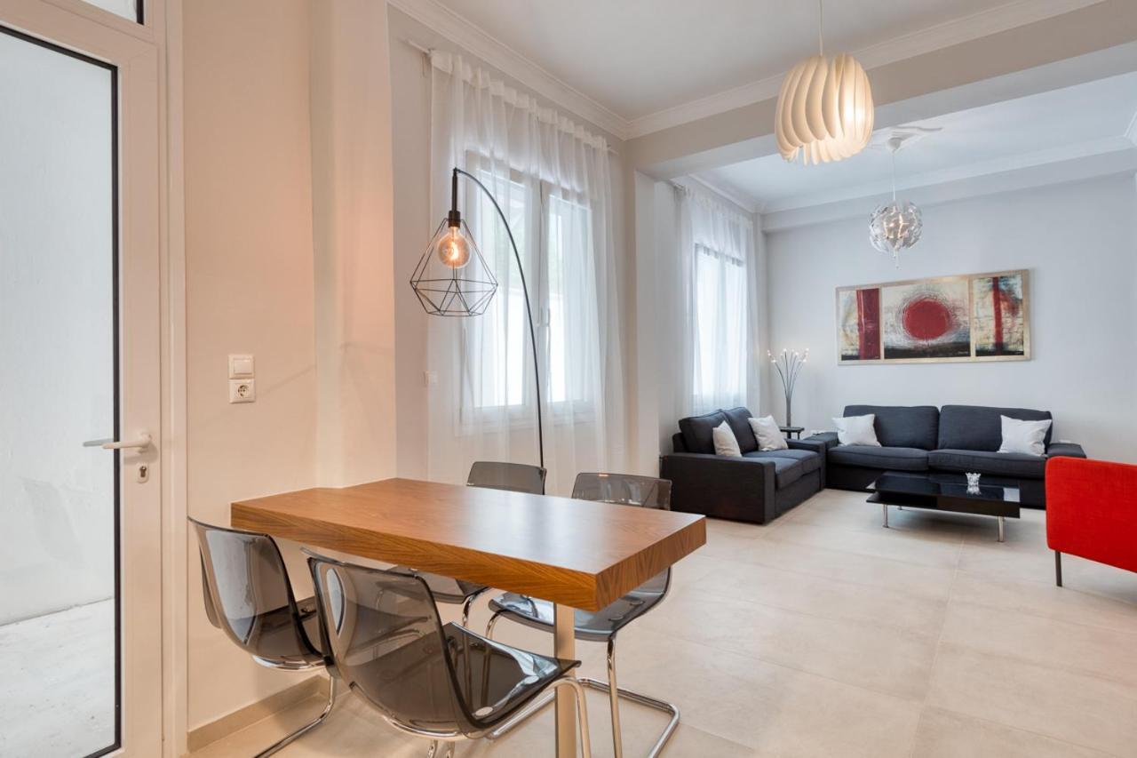 Modern 2-Bedroom Apt, 200M From The Acropolis アテネ エクステリア 写真